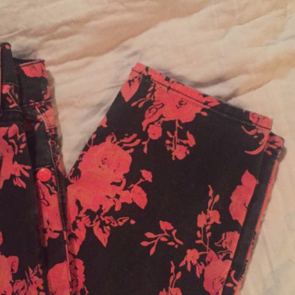 🍄Rock&Republic Floral Skinny Crops🍄 - Picture 8 of 8